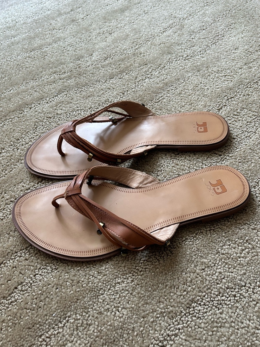 Joe's Jeans brown leather thong sandals flip flops